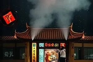 人文短片《纸鸢与风》广场放飞场景